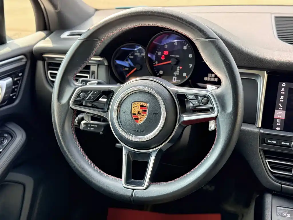 Porsche Macan — фото 9