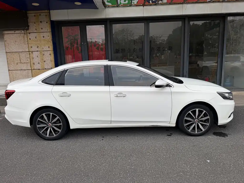 Roewe i6 Classic — фото 17
