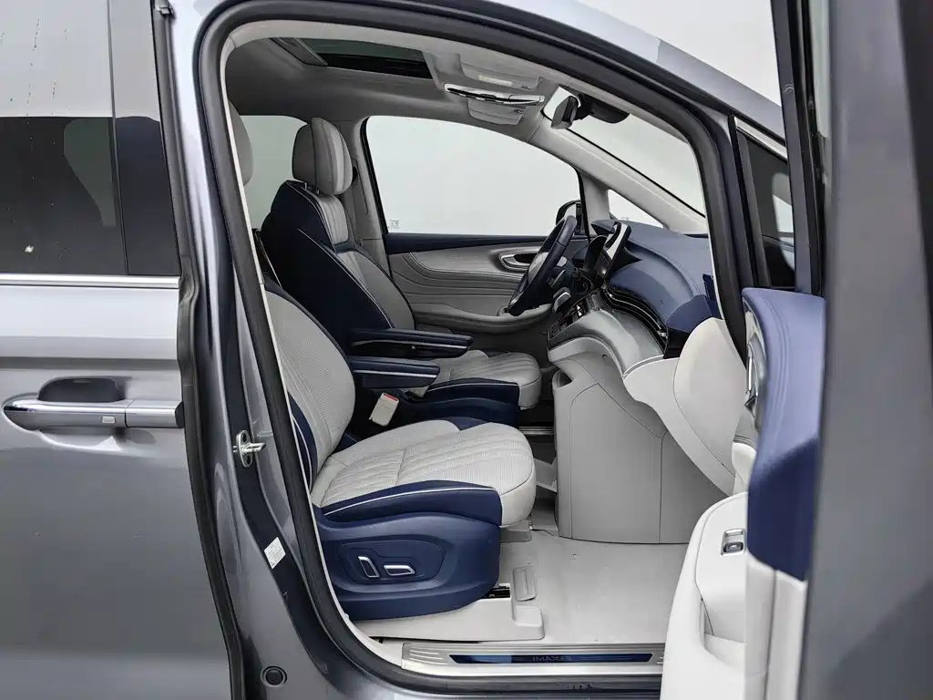 Roewe iMAX8 — фото 23