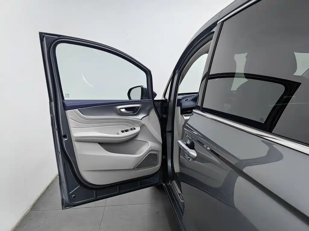 Roewe iMAX8 — фото 8