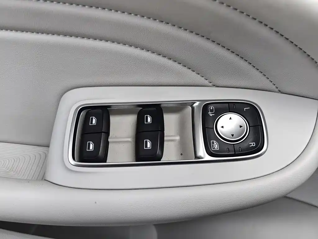 Roewe iMAX8 — фото 9