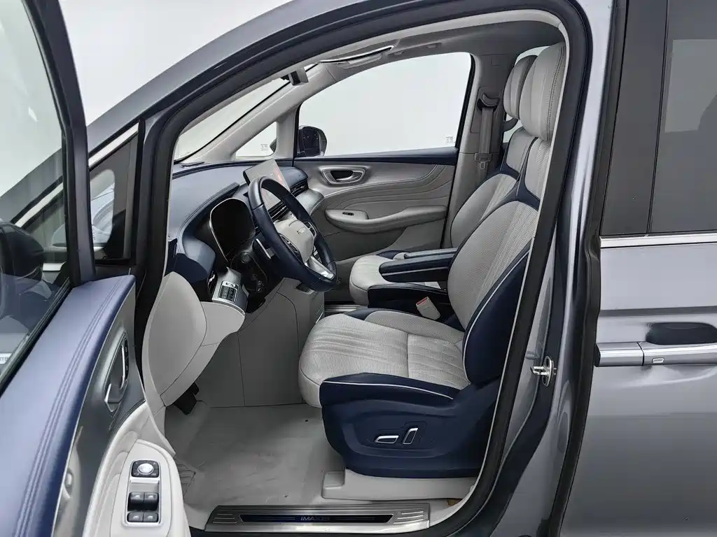 Roewe iMAX8 — фото 10