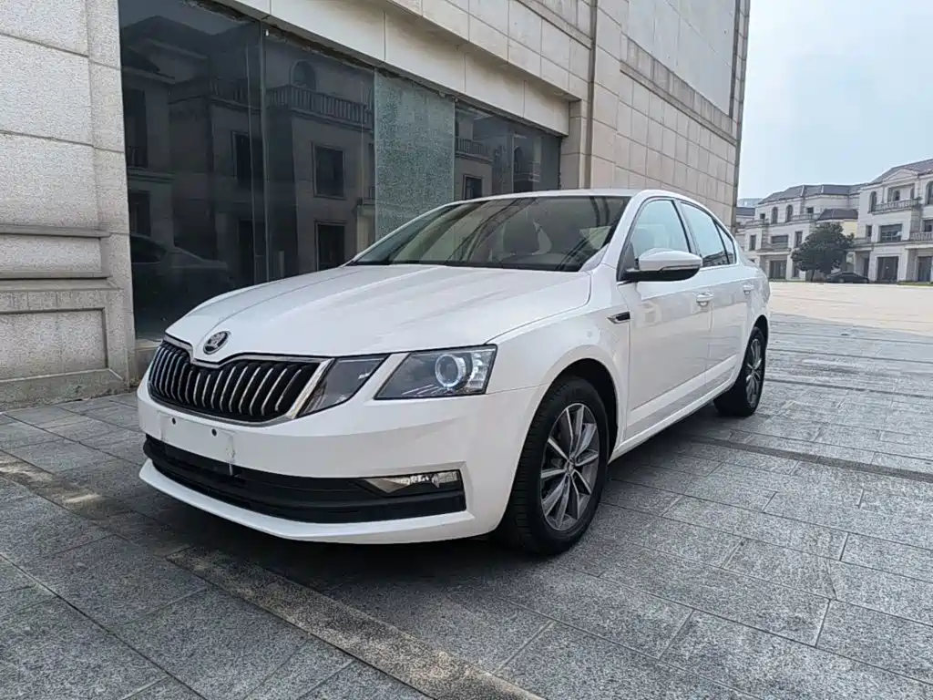 Skoda Octavia — фото 2