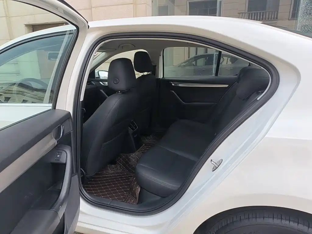 Skoda Octavia — фото 17