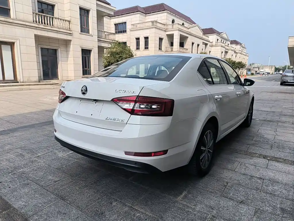 Skoda Octavia — фото 7