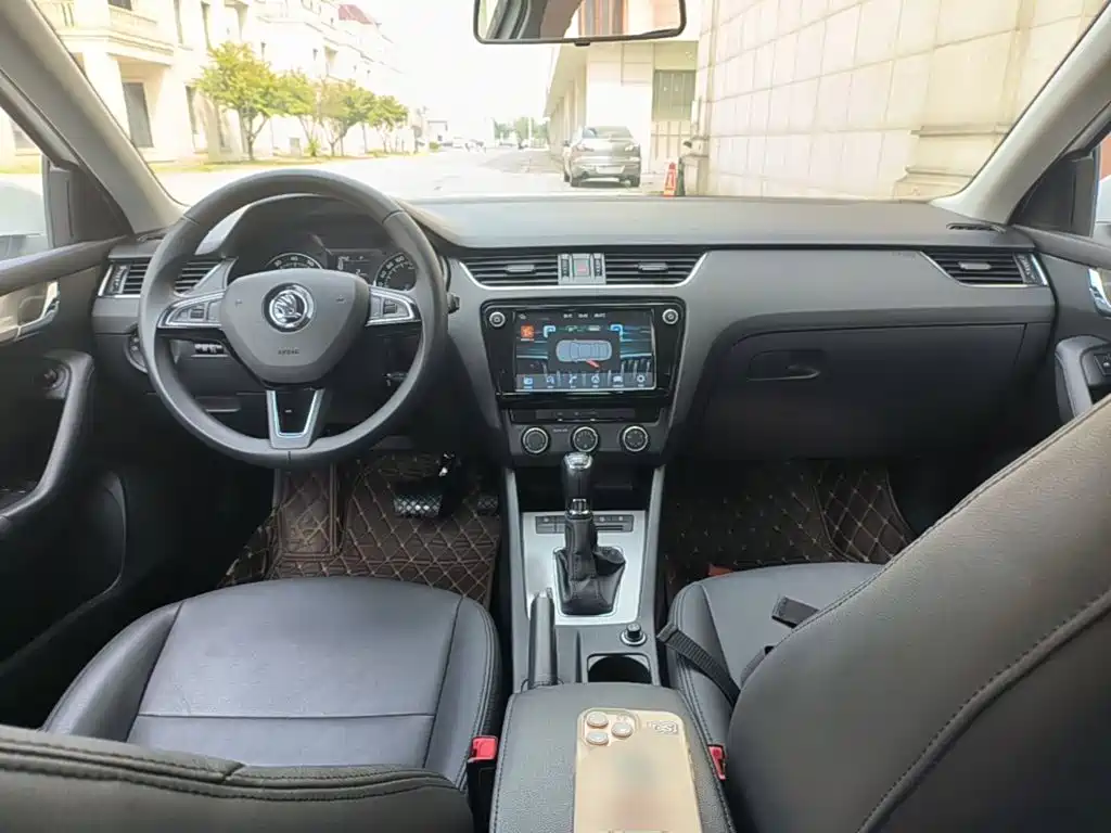 Skoda Octavia — фото 10