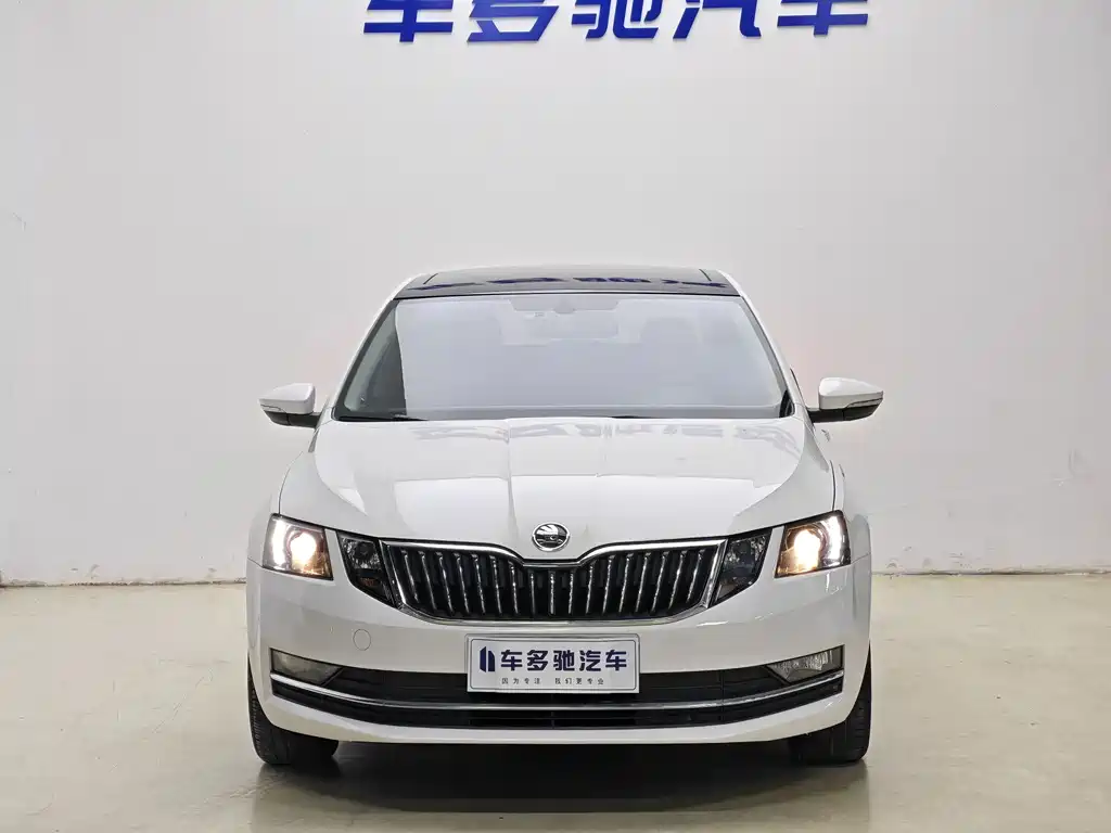 Skoda Octavia — фото 2