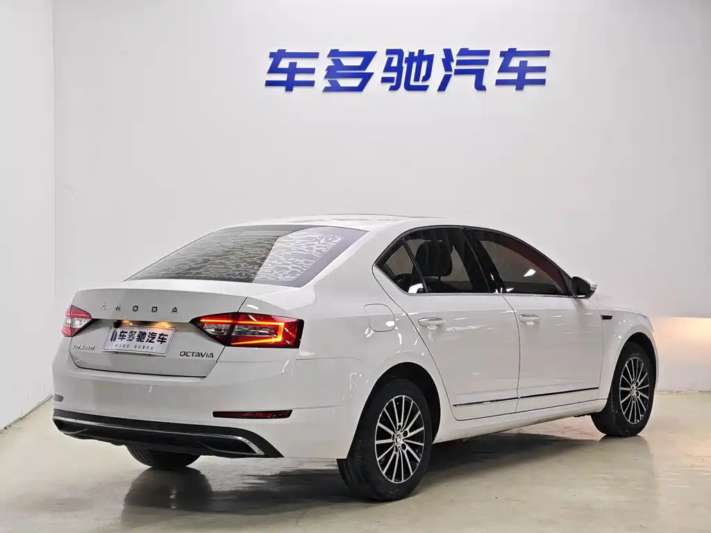 Skoda Octavia — фото 7