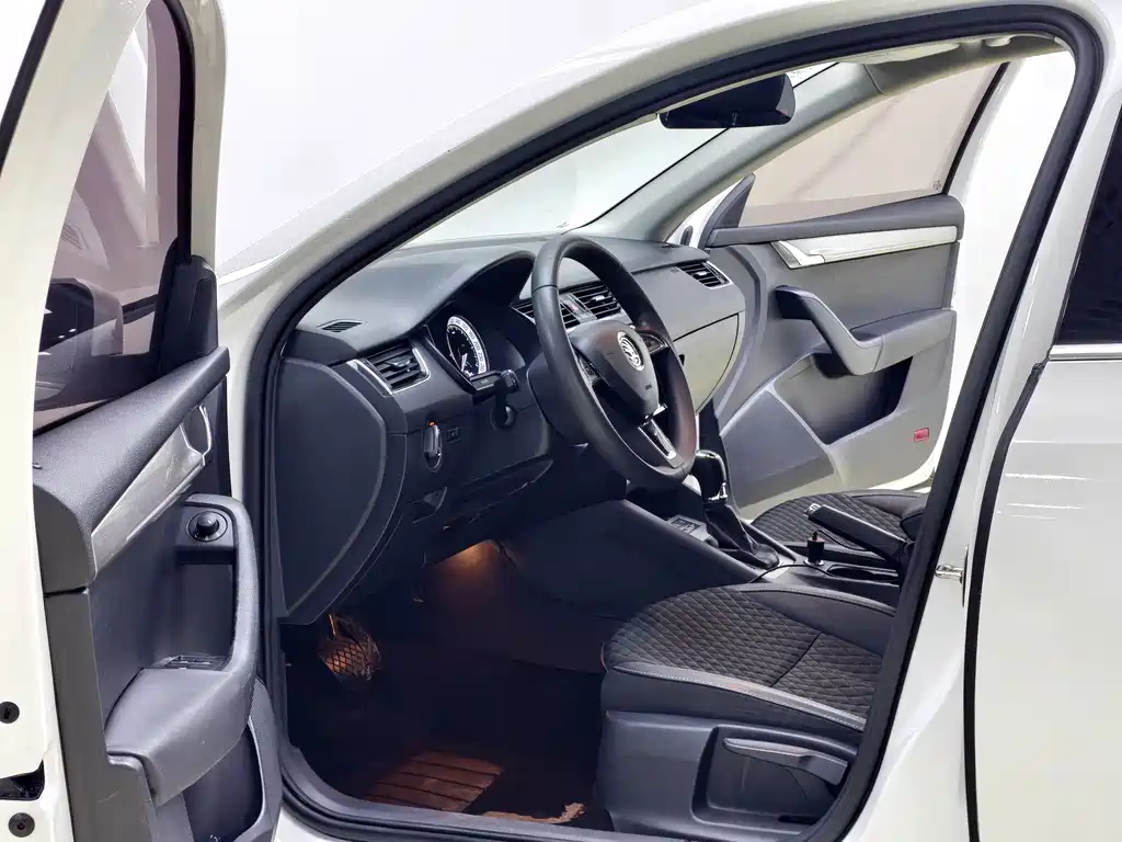 Skoda Octavia — фото 8