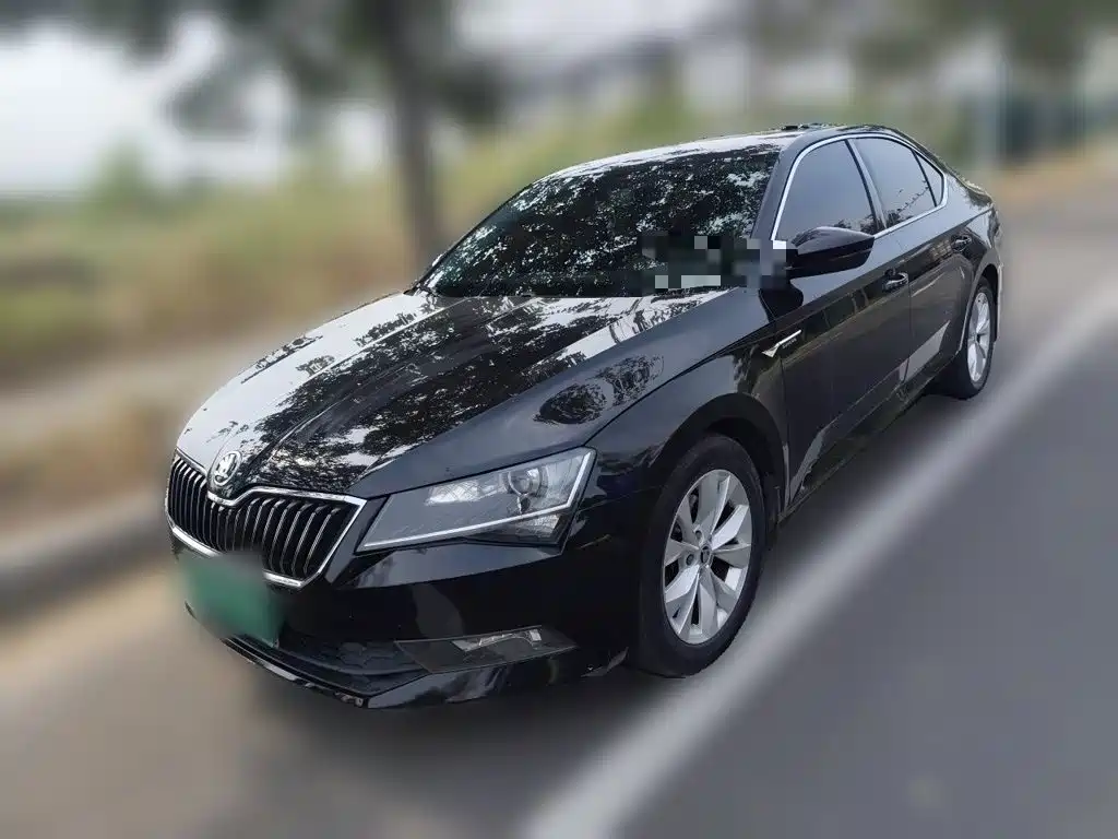Skoda Superb — фото 2