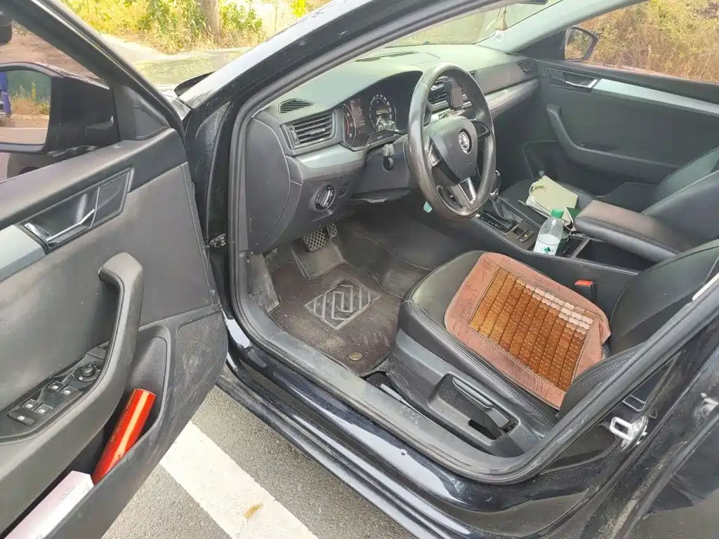 Skoda Superb — фото 14
