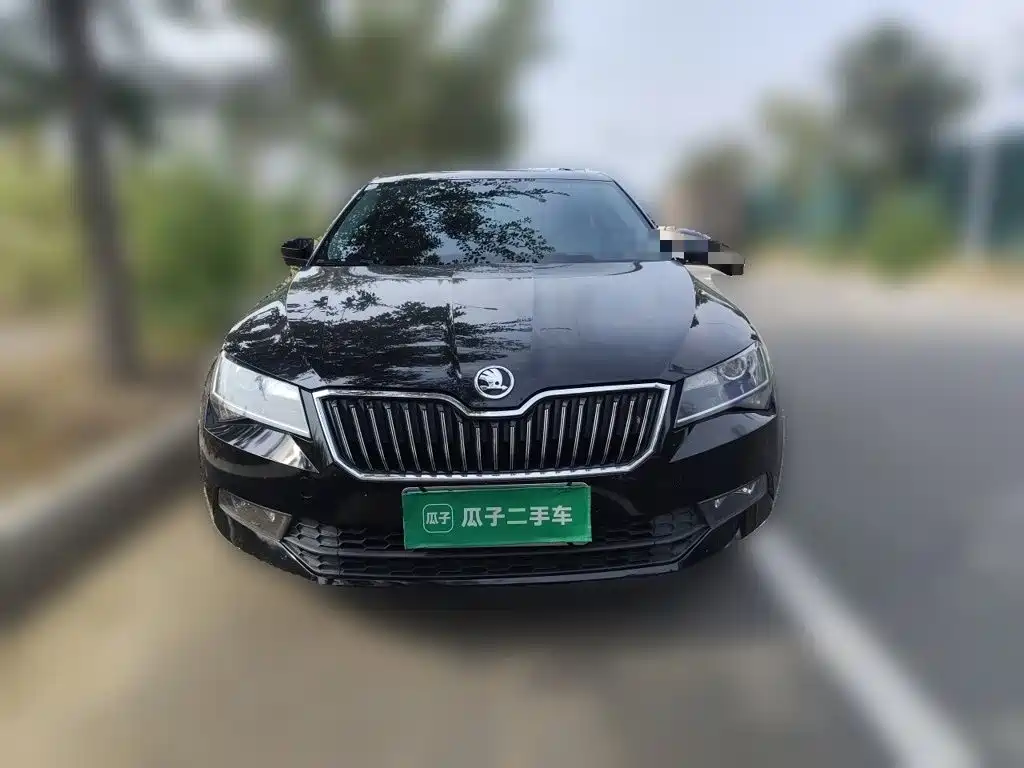Skoda Superb — фото 23