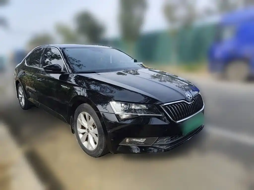 Skoda Superb — фото 24