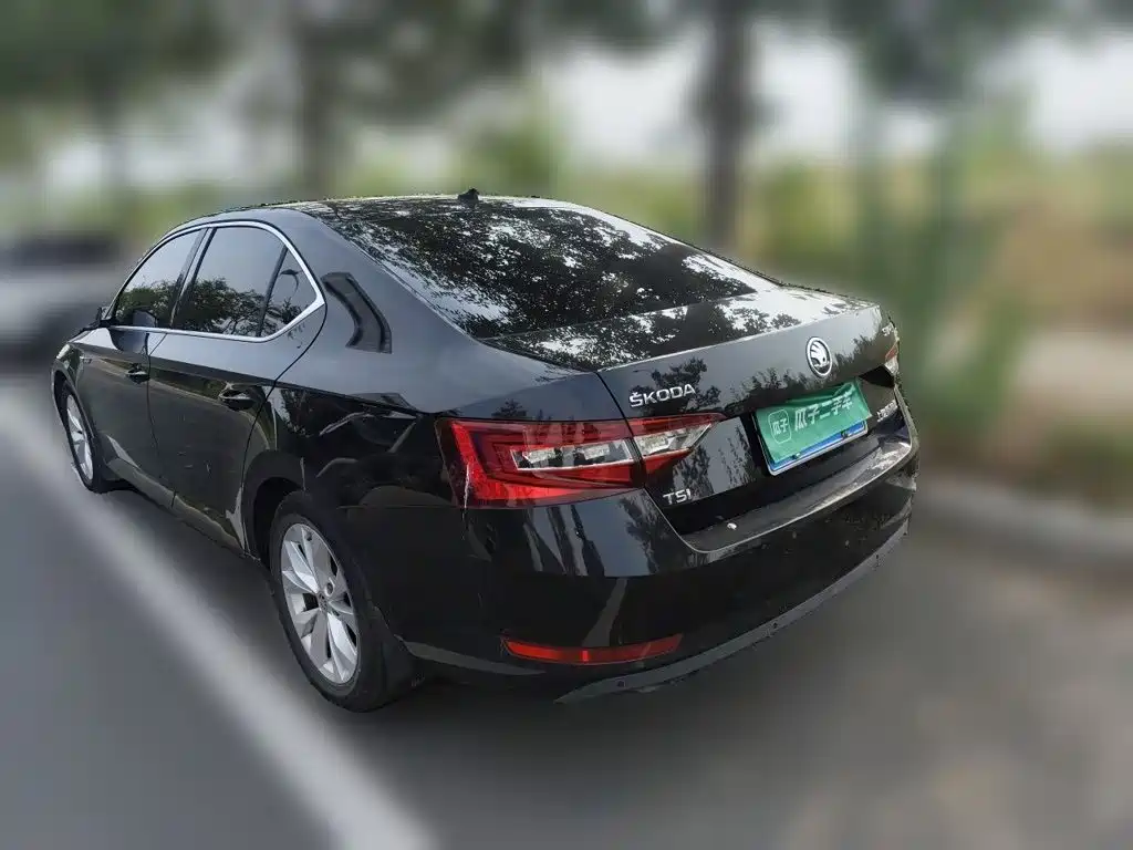 Skoda Superb — фото 25
