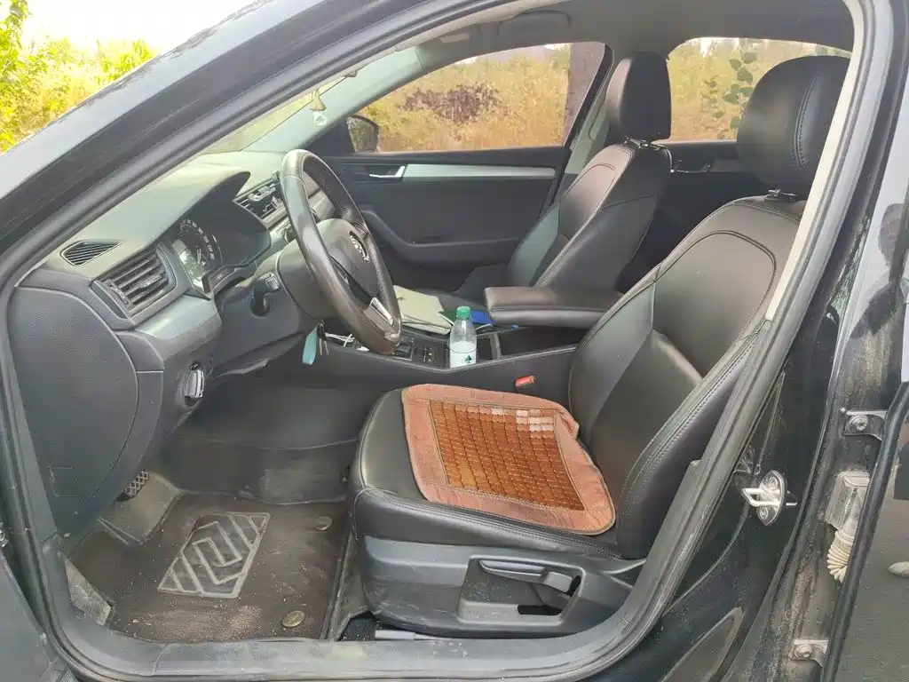 Skoda Superb — фото 8