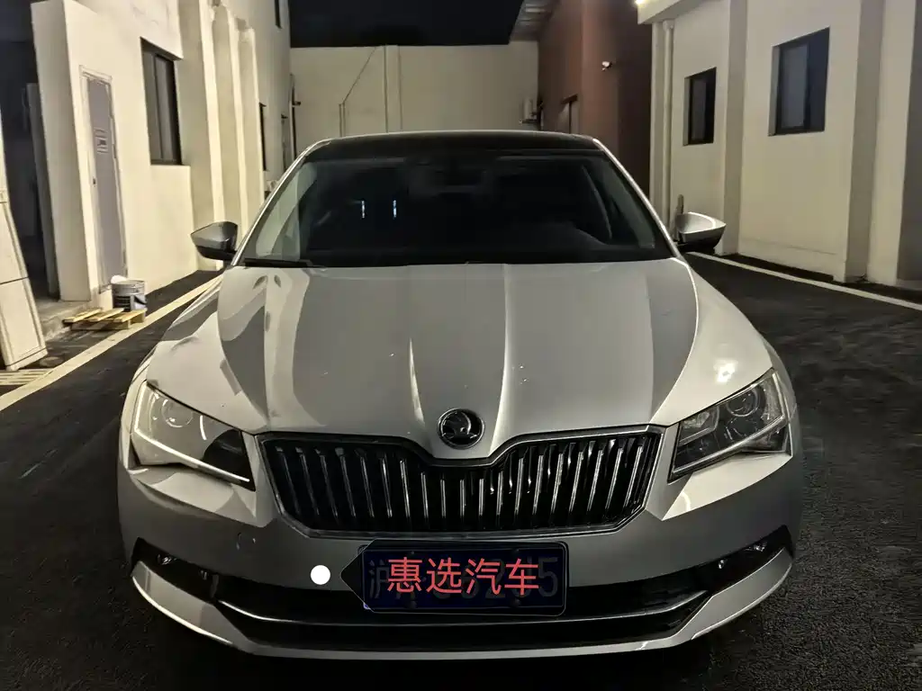 Skoda Superb — фото 2
