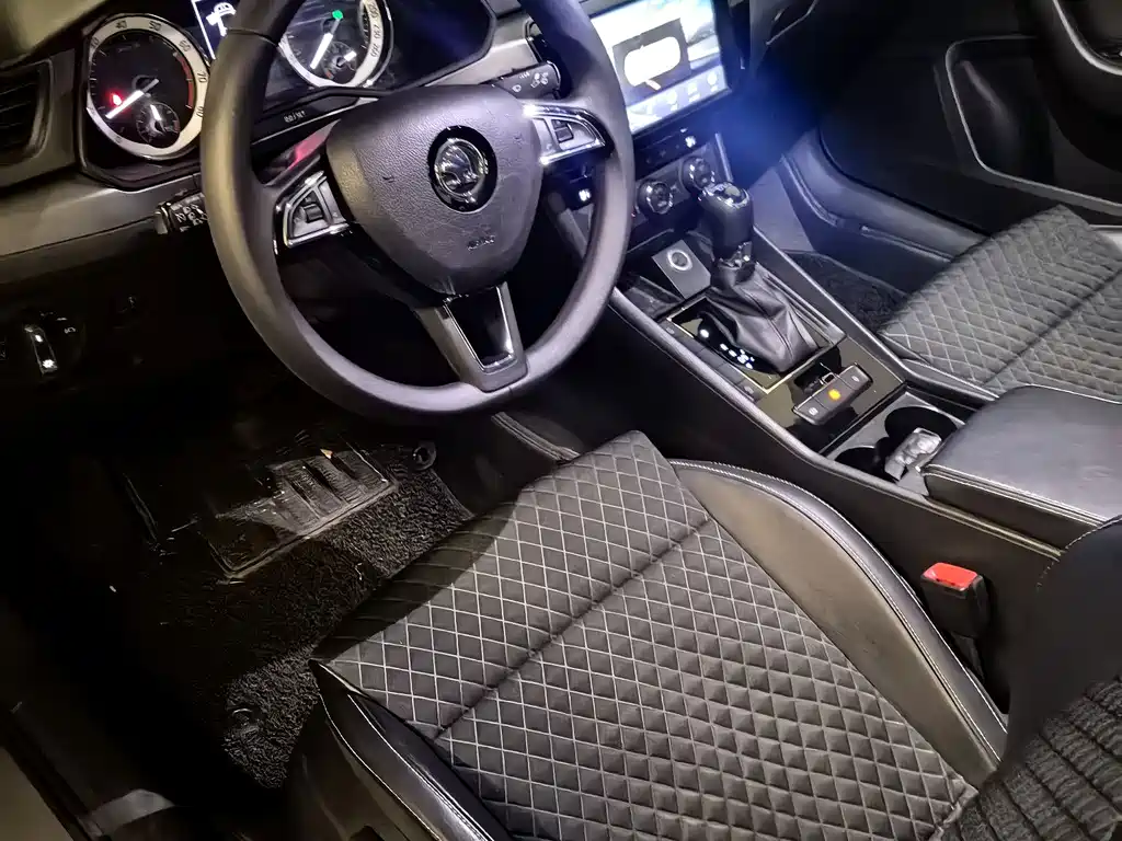 Skoda Superb — фото 4