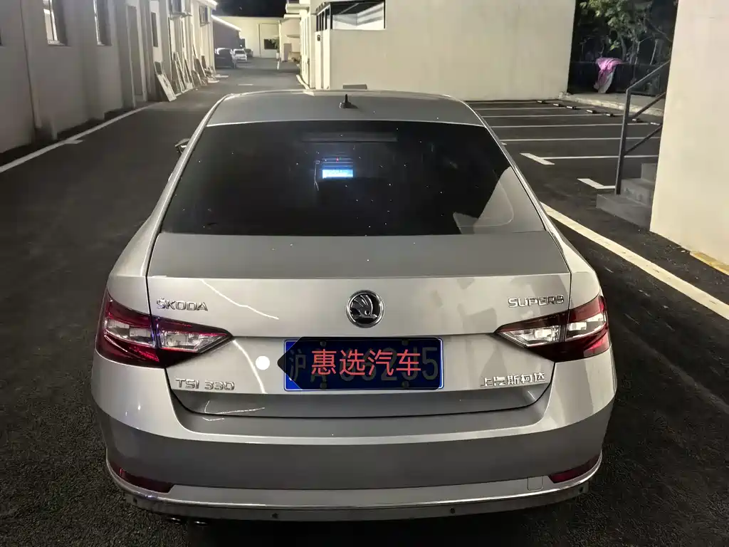 Skoda Superb — фото 7