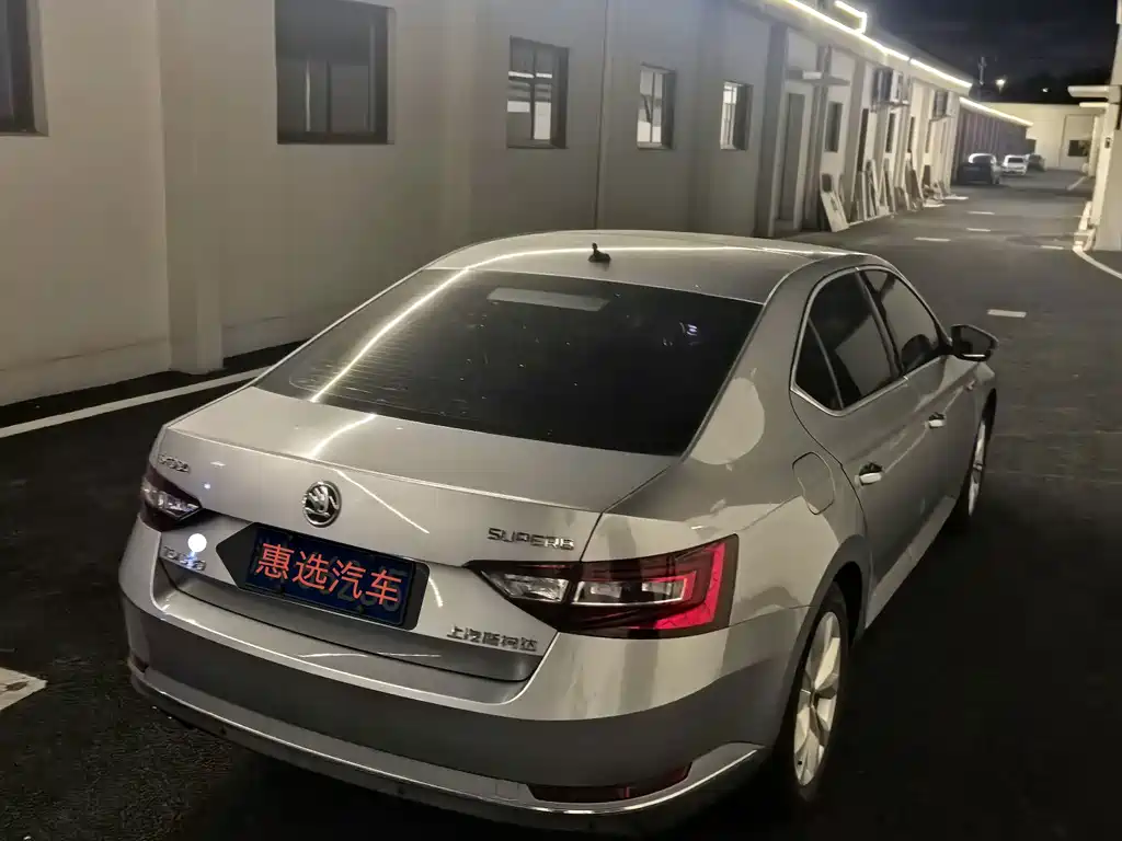 Skoda Superb — фото 8