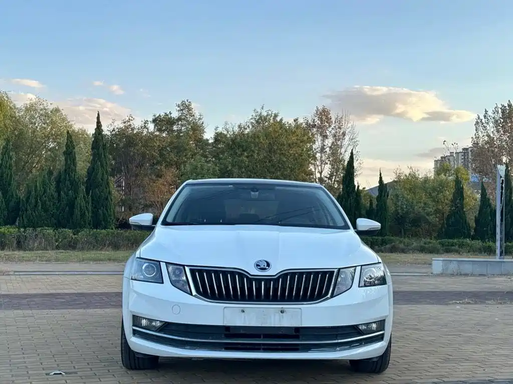 Skoda Octavia — фото 2