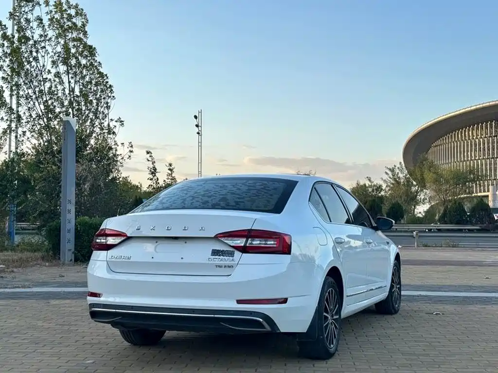 Skoda Octavia — фото 4