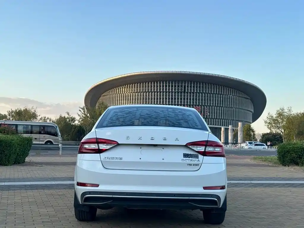 Skoda Octavia — фото 5