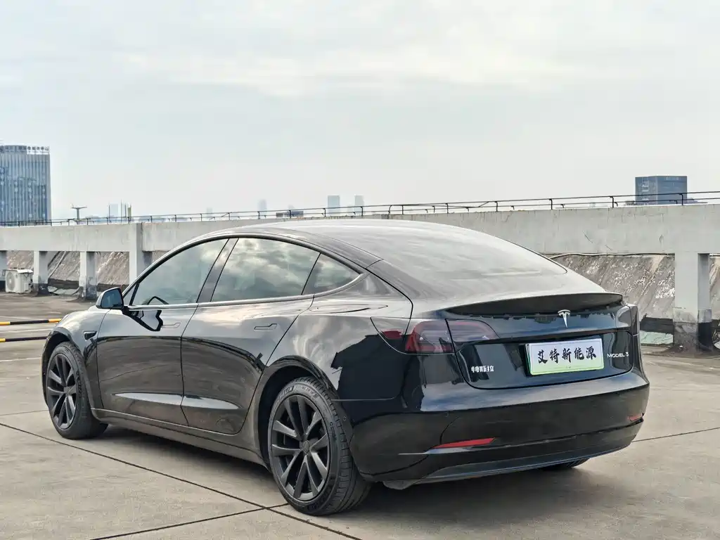 Tesla Model 3 — фото 4