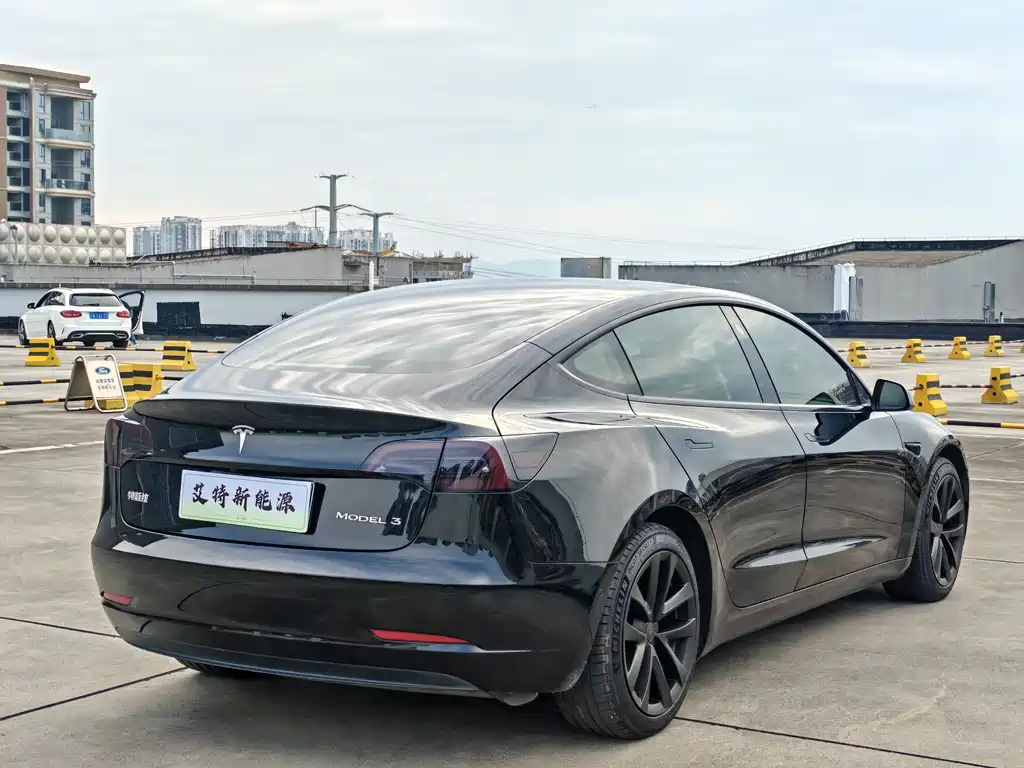 Tesla Model 3 — фото 5