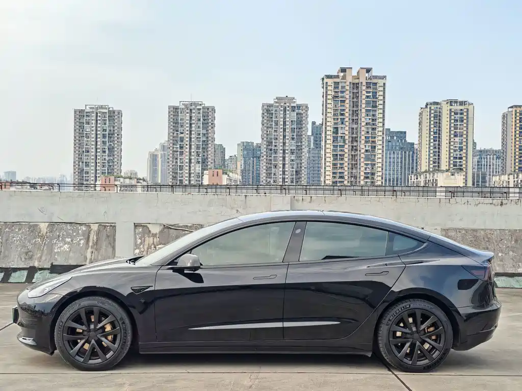 Tesla Model 3 — фото 6