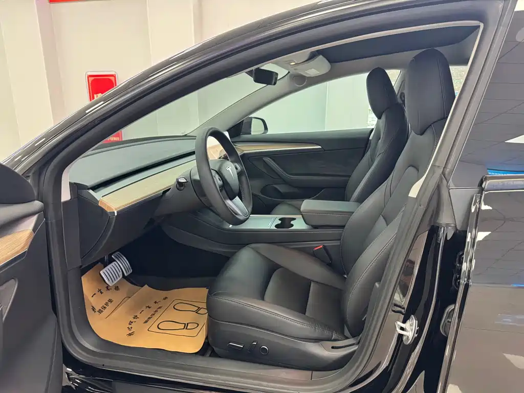 Tesla Model 3 — фото 8