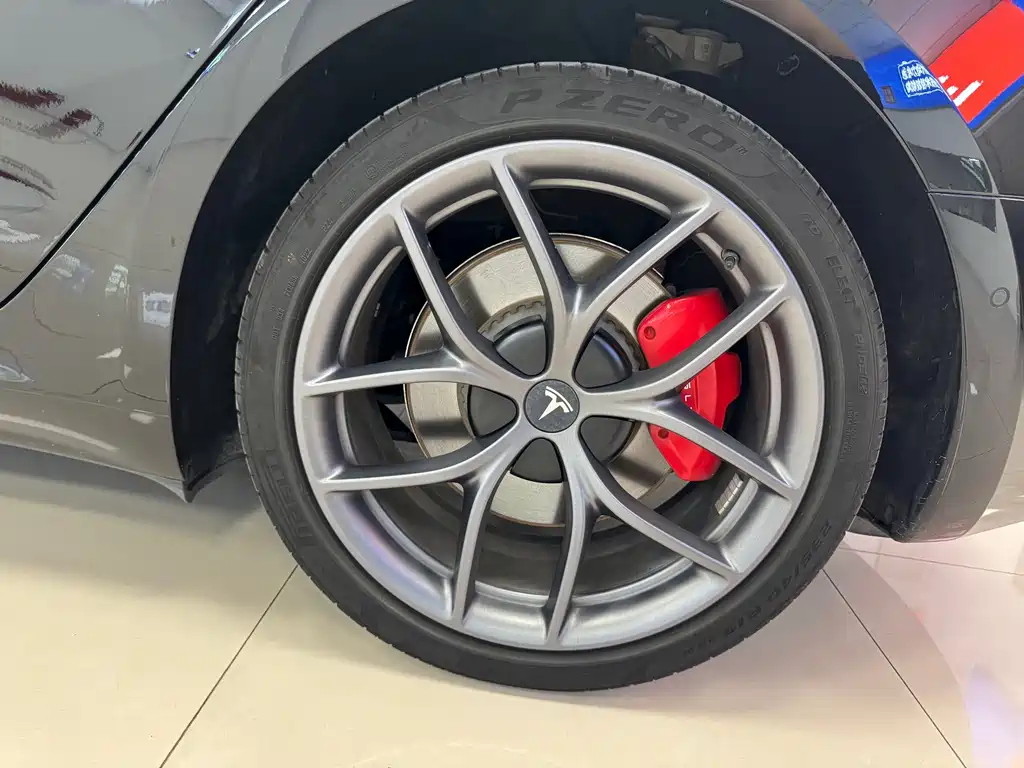 Tesla Model 3 — фото 10