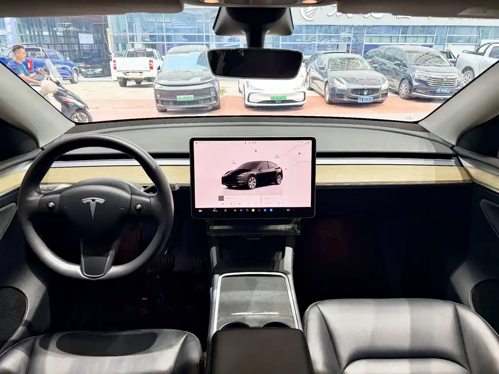 Tesla Model Y — фото 7