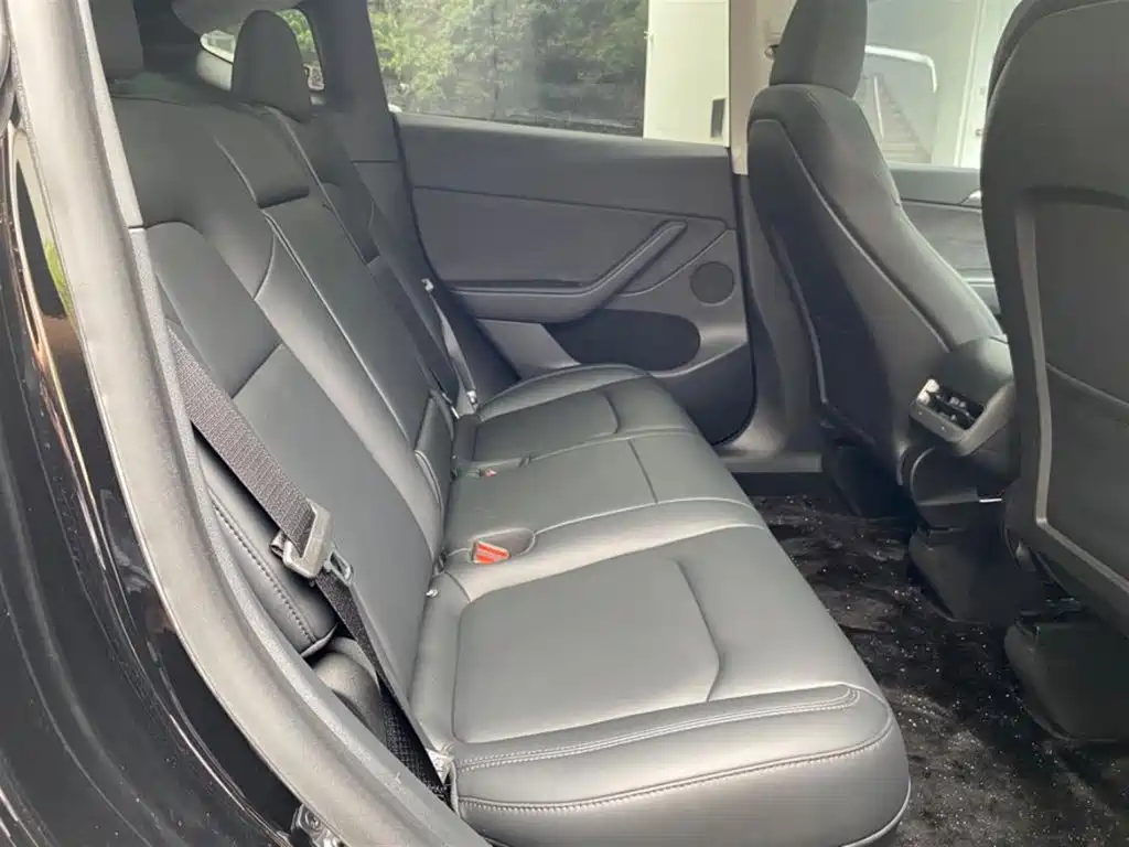 Tesla Model Y — фото 13