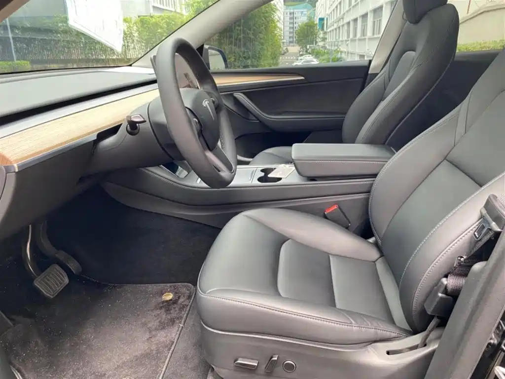 Tesla Model Y — фото 4