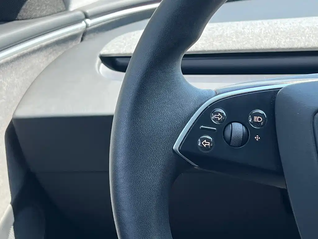 Tesla Model 3 — фото 14