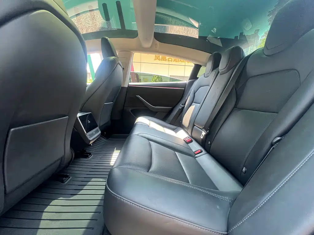 Tesla Model 3 — фото 6
