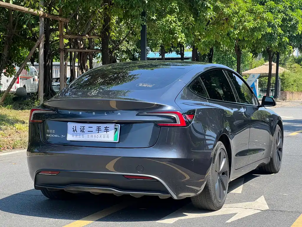 Tesla Model 3 — фото 9