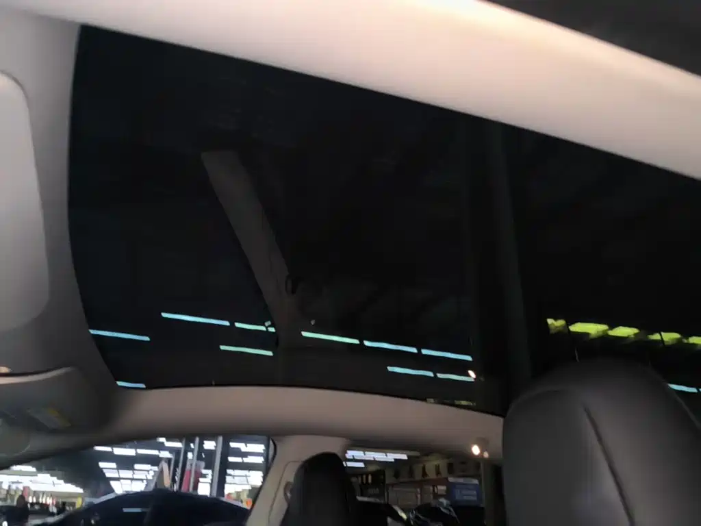Tesla Model Y — фото 18