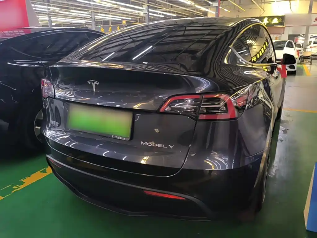 Tesla Model Y — фото 6