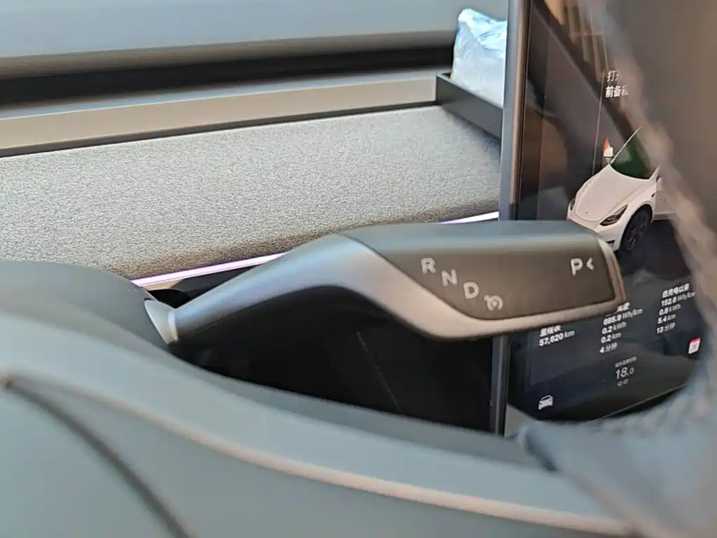 Tesla Model Y — фото 14