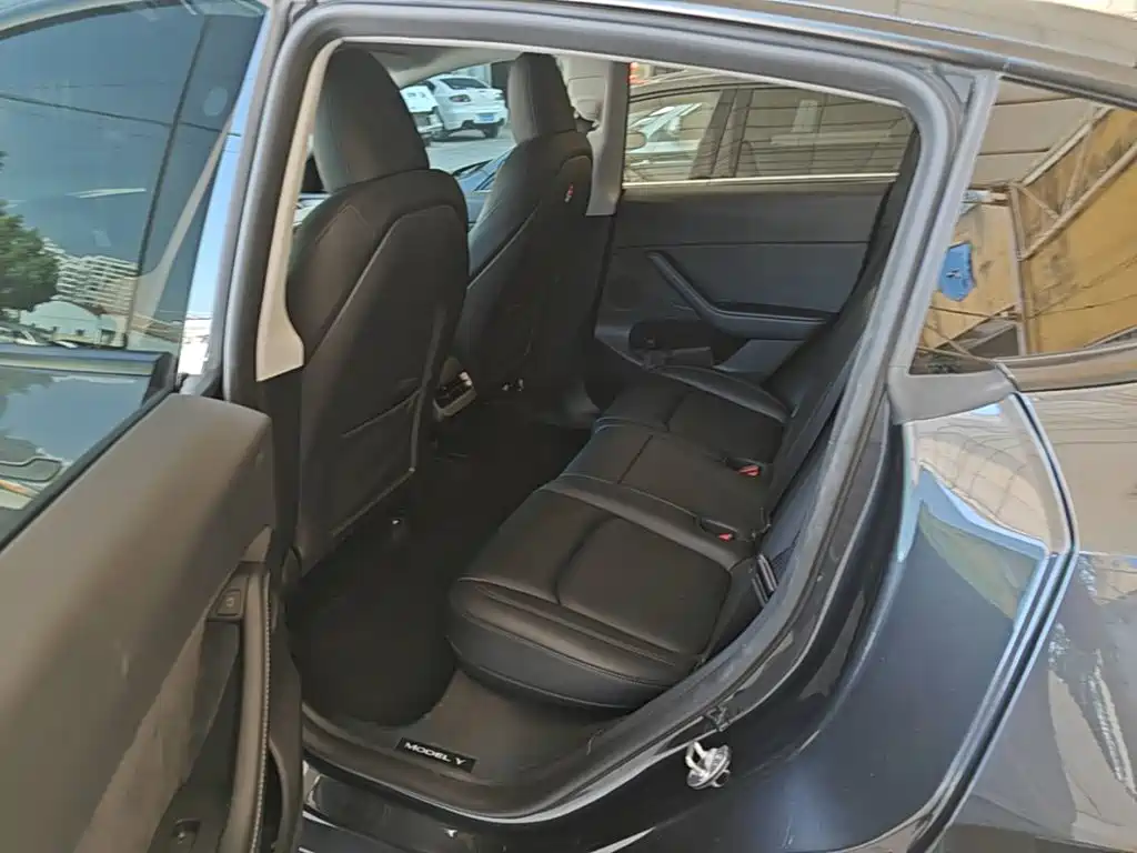 Tesla Model Y — фото 17