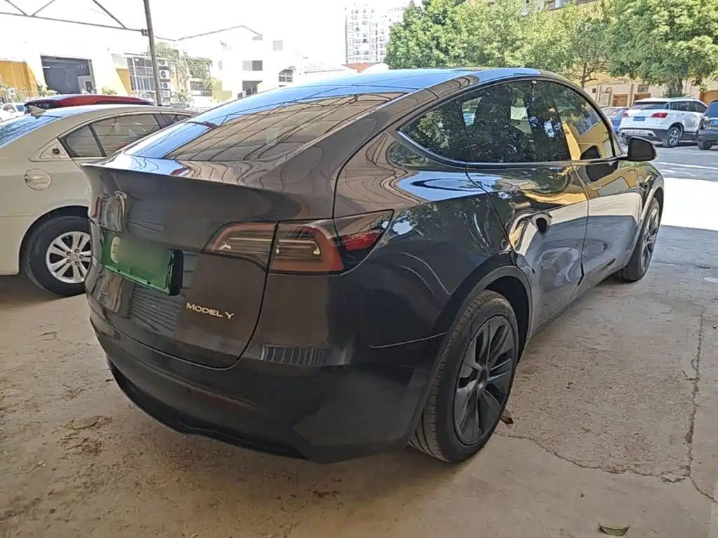 Tesla Model Y — фото 7
