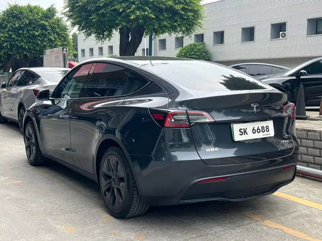 Tesla Model Y — фото 5
