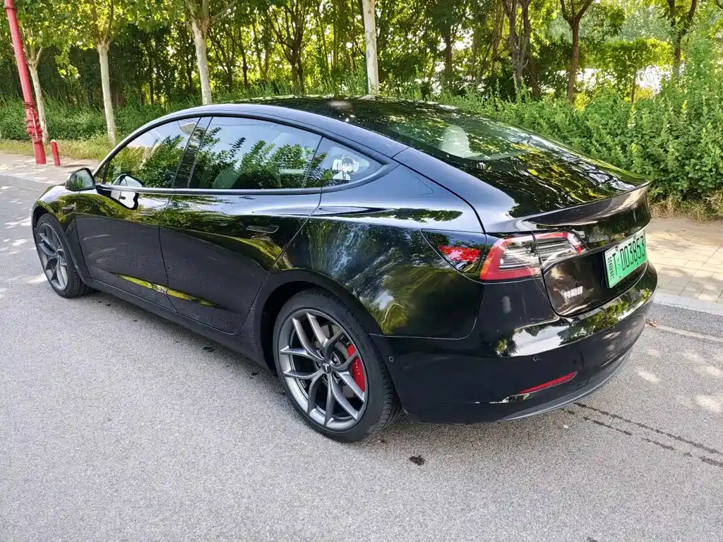 Tesla Model 3 — фото 4