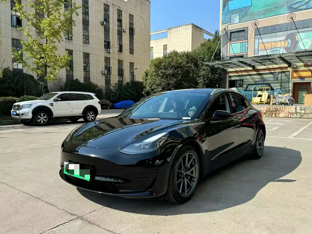 Tesla Model 3 — фото 3