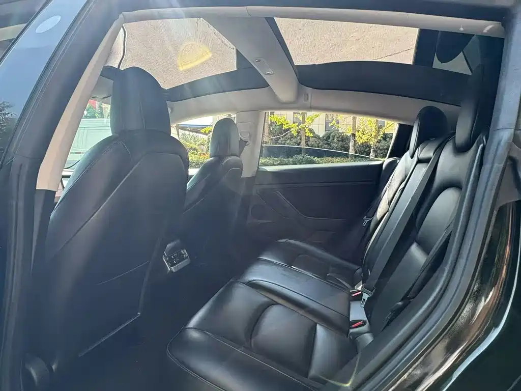 Tesla Model 3 — фото 6
