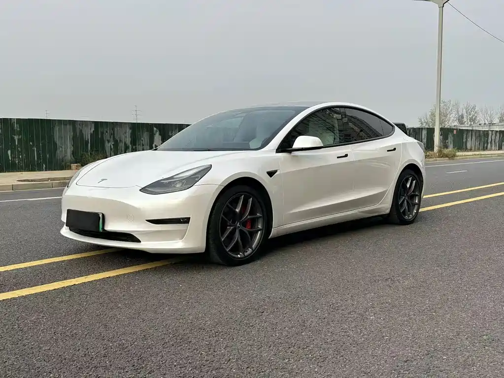 Tesla Model 3 — фото 3