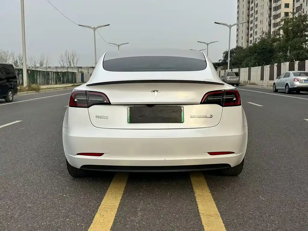 Tesla Model 3 — фото 7