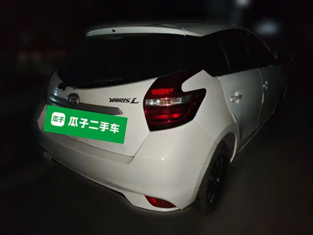 Toyota Yaris L — фото 4
