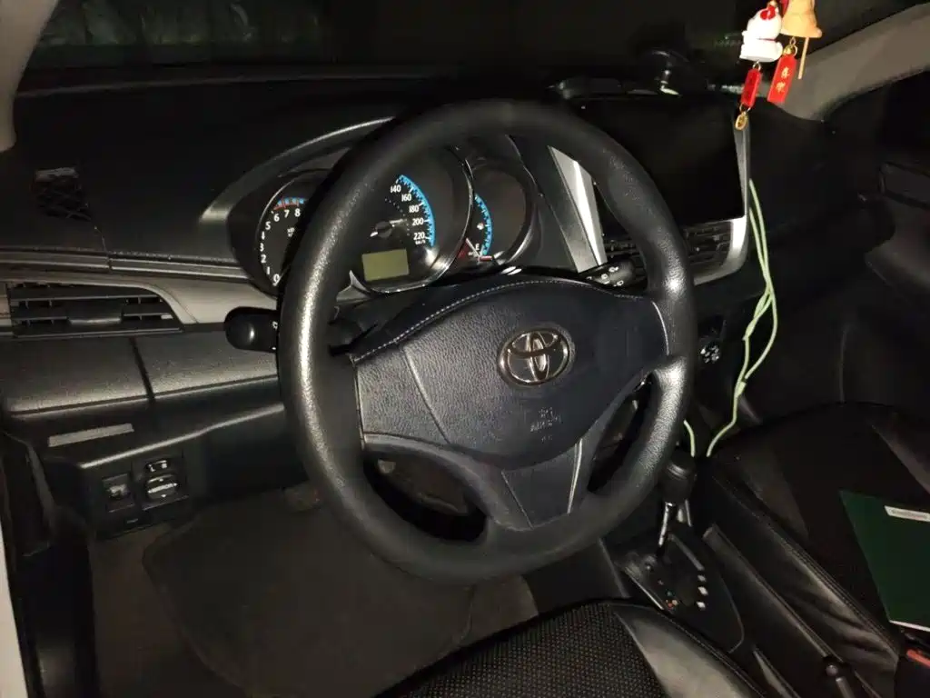 Toyota Yaris L — фото 6
